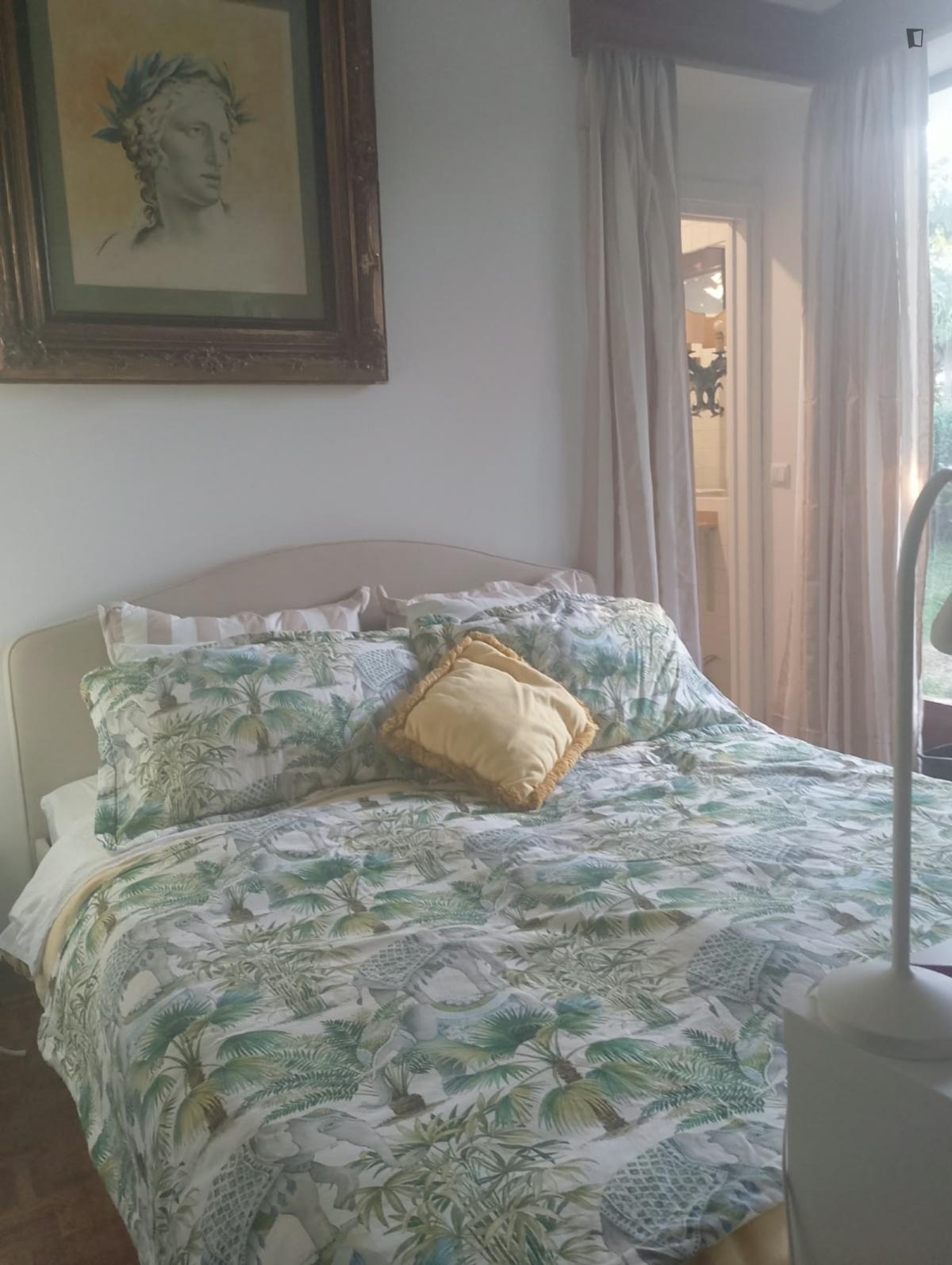 Cozy Double Bedroom With A Private Bathroom Close To Parede Train Station - 11