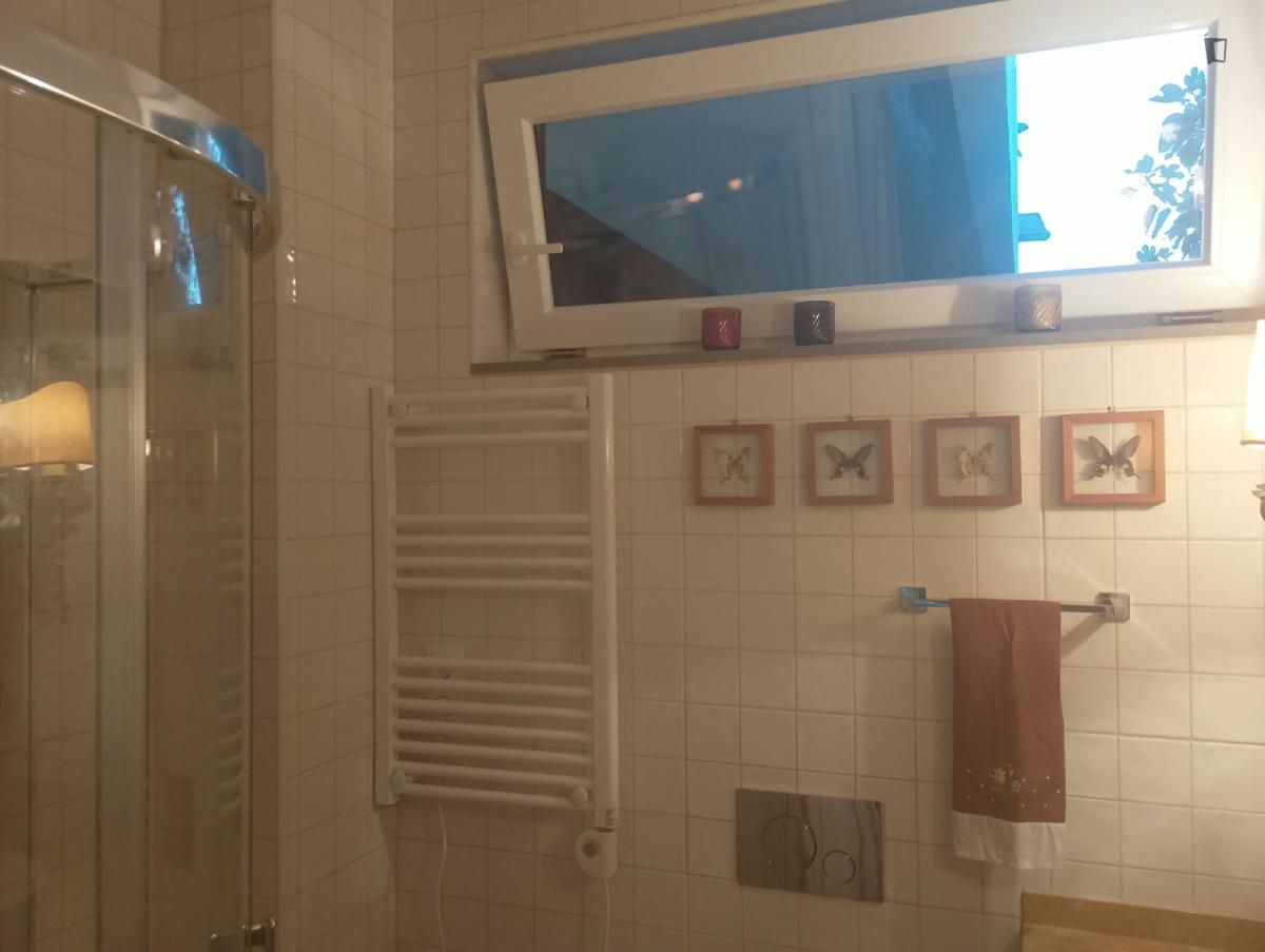 Cozy Double Bedroom With A Private Bathroom Close To Parede Train Station - 8