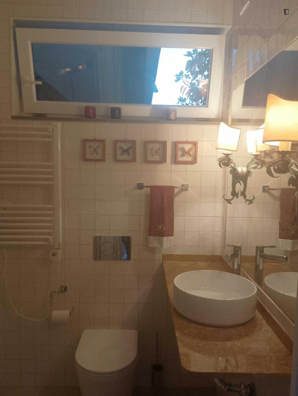 Cozy Double Bedroom With A Private Bathroom Close To Parede Train Station - 9
