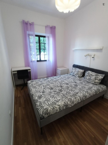 Dreamy Double Bedroom close to NOVA University