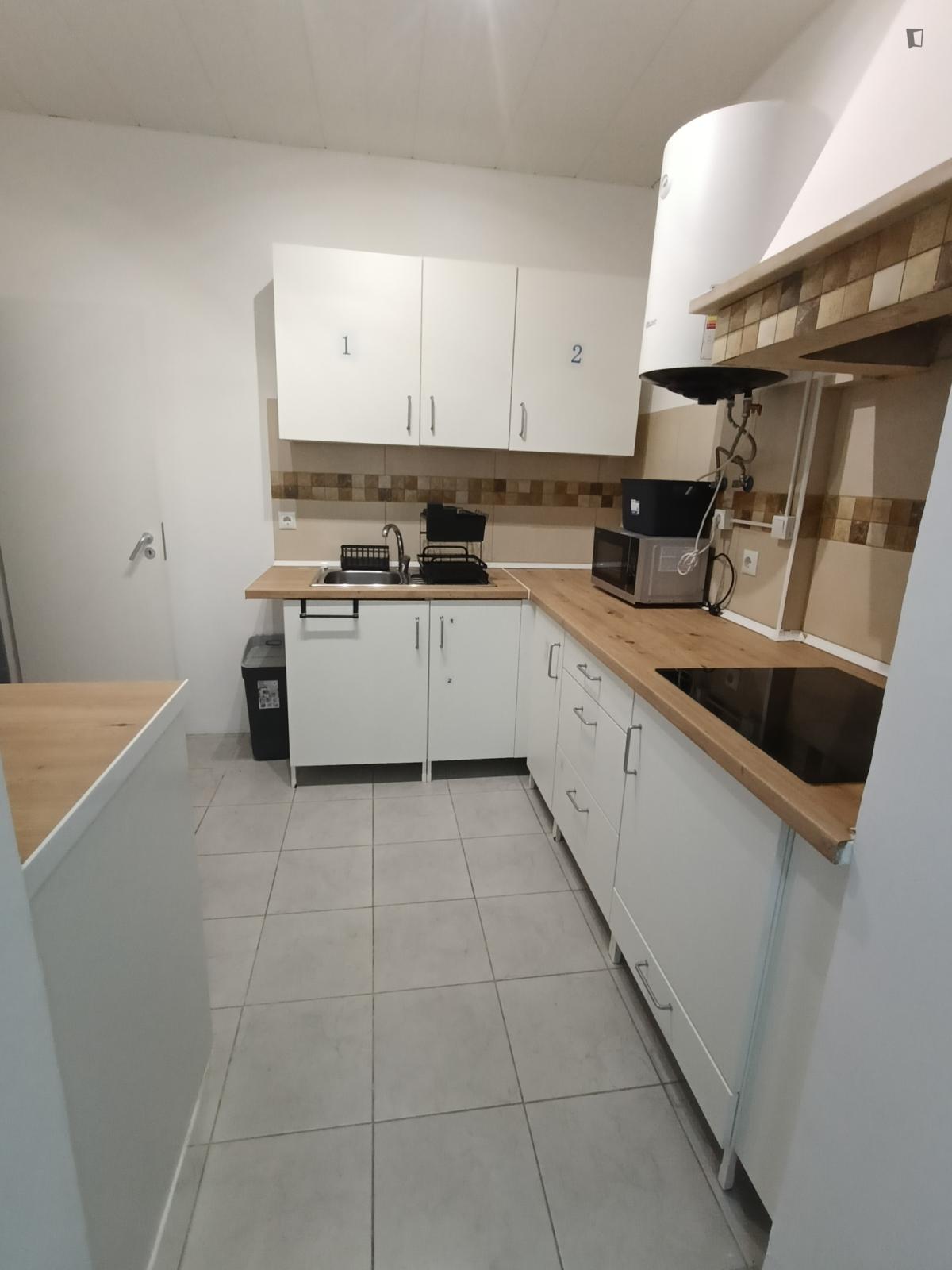 Dreamy Double Bedroom Close To NOVA University - 9