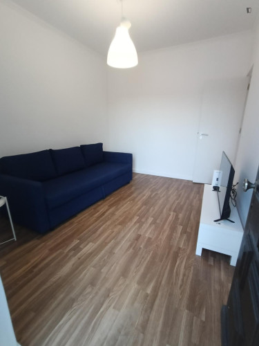 Exciting Single Bedroom close to Campolide Train Station - Gallery - 7