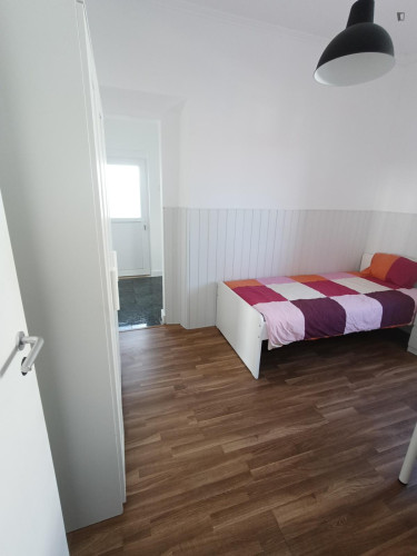Alluring Single Bedroom close to Campolide Train Station - Gallery - 17