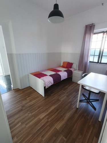 Alluring Single Bedroom close to Campolide Train Station - Gallery - 10