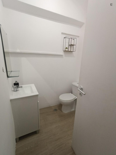 Alluring Single Bedroom close to Campolide Train Station - Gallery - 4