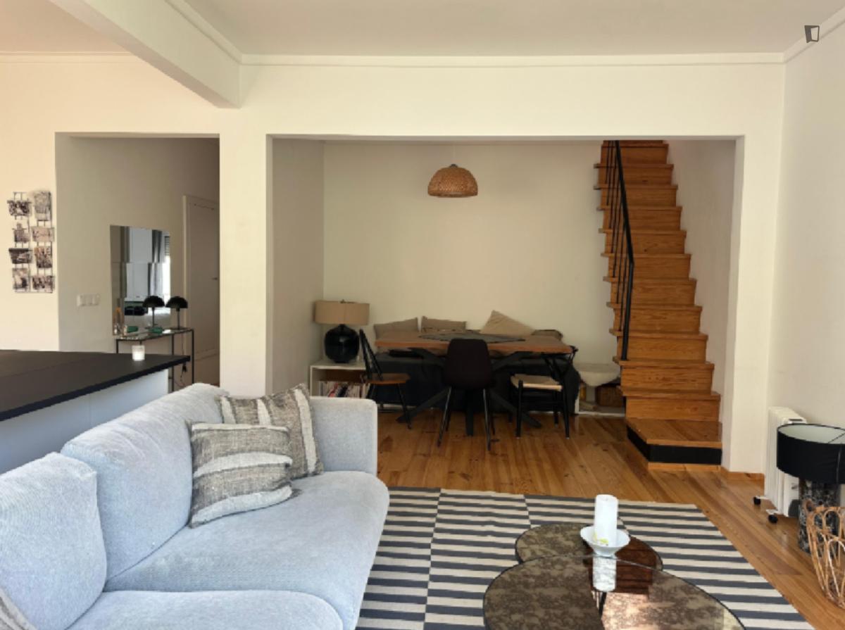 Brilliant Double Bedroom With A Balcony And A Private Bathroom Close To Algés Train Station - 3