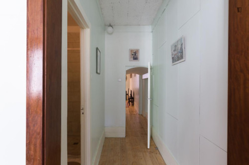 Appealing 1-bedroom apartment close to Trindade metro station - Gallery - 2