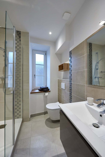 Room in Rue du Château, Moirans for 168 m² with 6 bedrooms - Gallery - 2