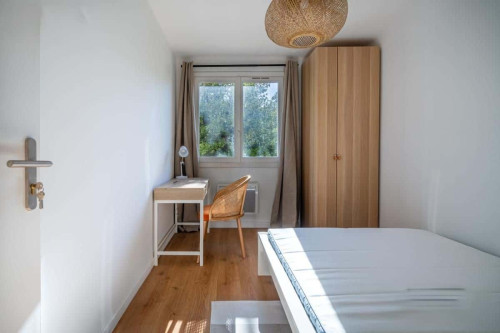 Room in Boulevard Romain Rolland, Marseille for 63 m² with 3 bedrooms