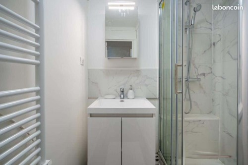 Room in Boulevard Romain Rolland, Marseille for 63 m² with 3 bedrooms - Gallery - 8