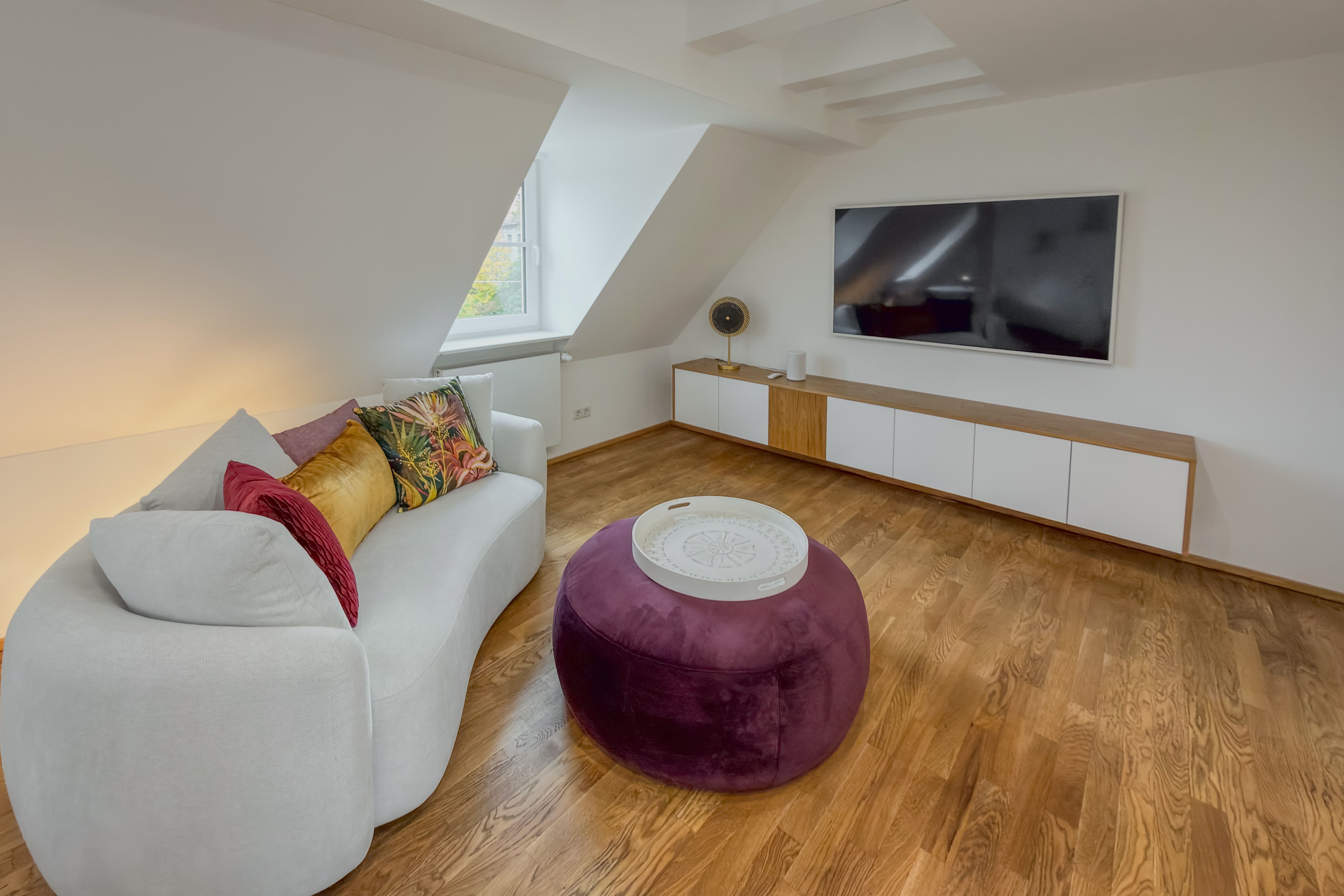 Charming, Light-Filled Gallery Apartment In Munich - 4