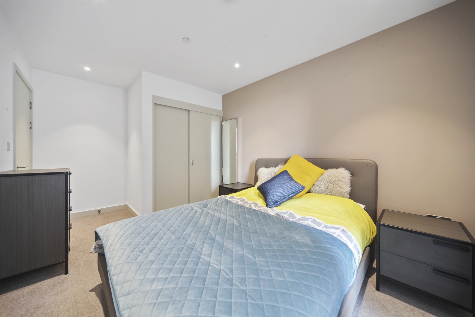 Elephant Central- Raglan House - Gallery - 16