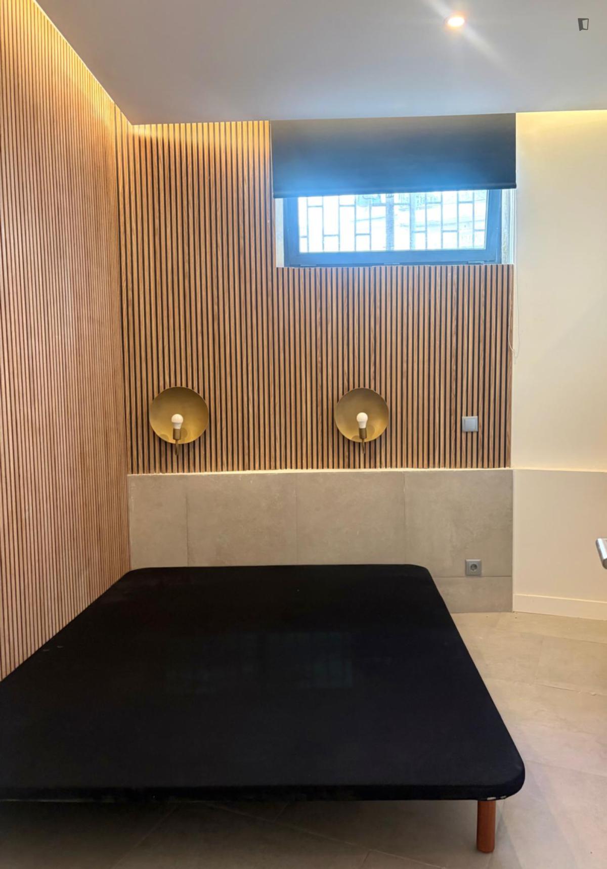 Charming 3-Bedroom Flat - 3