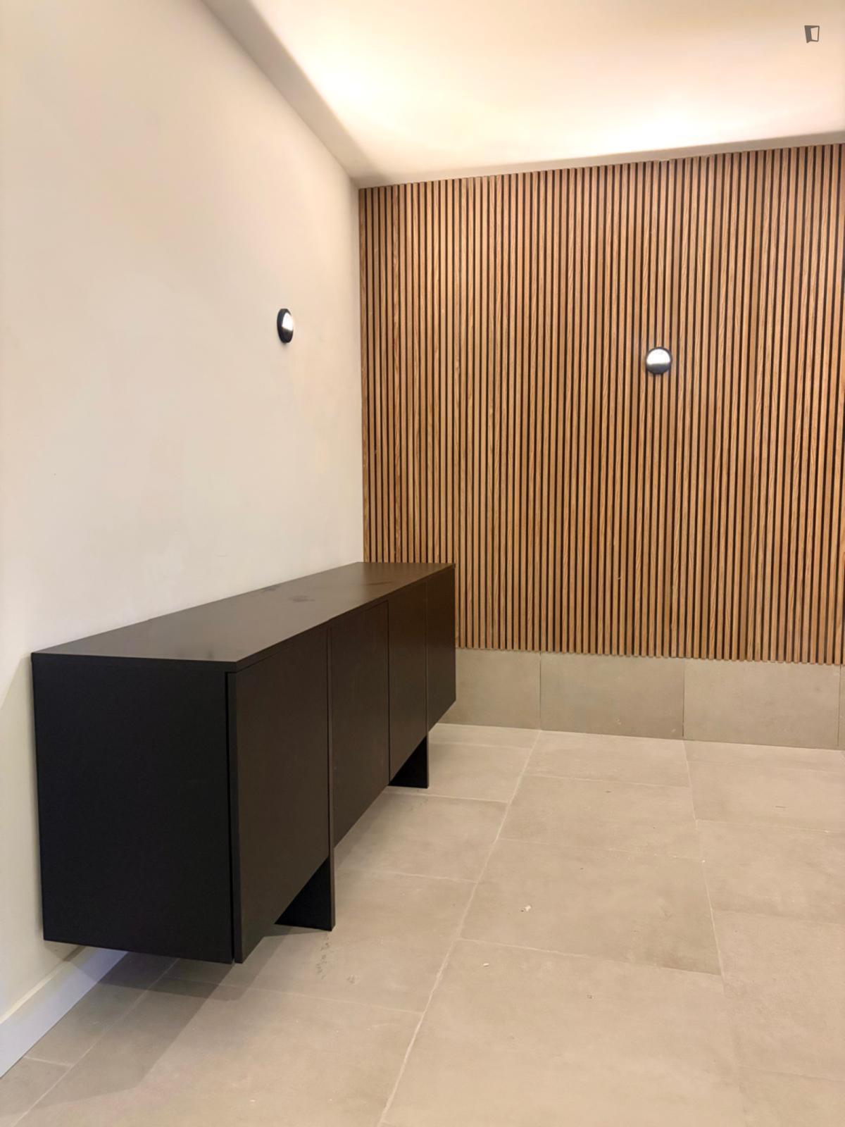 Charming 3-Bedroom Flat - 1