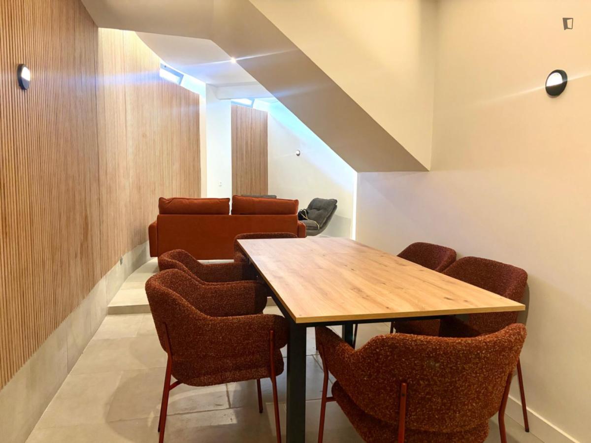 Charming 3-Bedroom Flat - 7