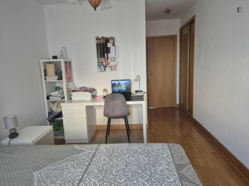 Vibrant Double Bedroom with a private bathroom close to University of Lisbon - Gallery - 2