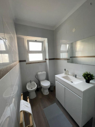 Double bedroom, with balcony, in a 4-bedroom apartment - Gallery - 10
