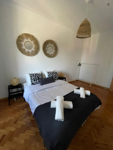 Double bedroom, with balcony, in a 4-bedroom apartment - Gallery - 2