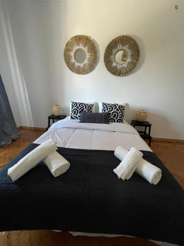 Double bedroom, with balcony, in a 4-bedroom apartment - Gallery - 3
