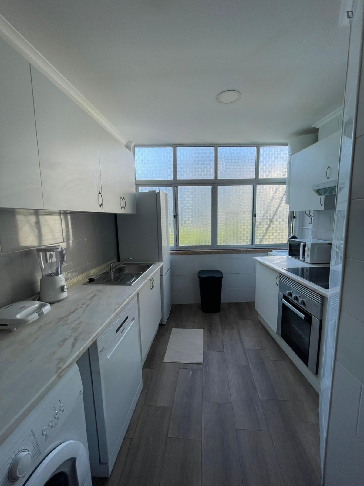Double Bedroom, With Balcony, In A 4-Bedroom Apartment - 6