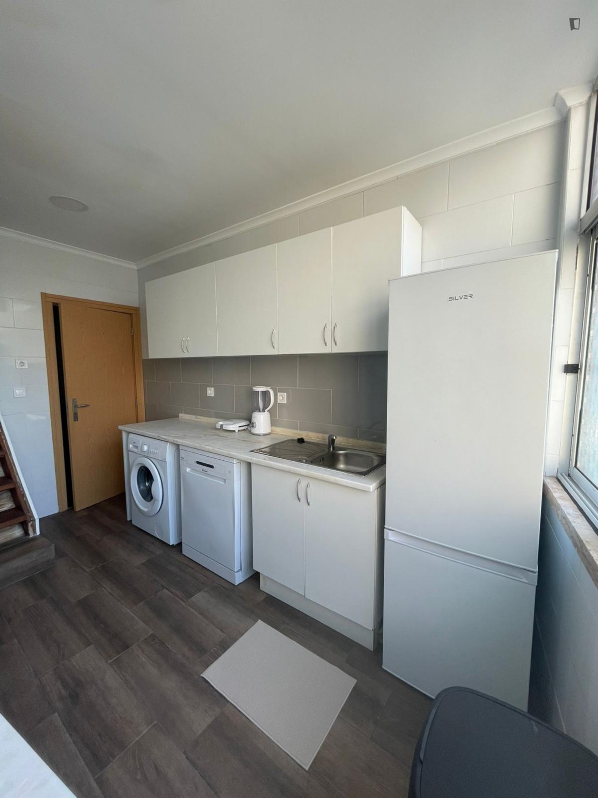 Double Bedroom, With Balcony, In A 4-Bedroom Apartment - 5