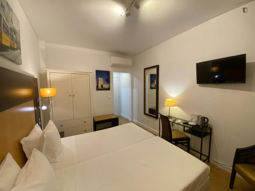 Snug twin Room with En-suite Bathroom in Benfica - Gallery - 2