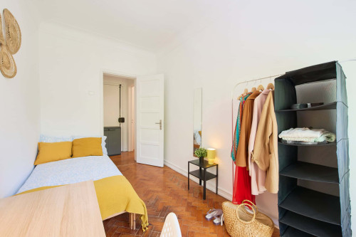 Bedroom in a shared apartment in Lisbon - Room 1 - Gallery - 2