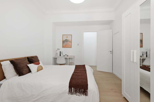 Luminosa habitación doble en el centro