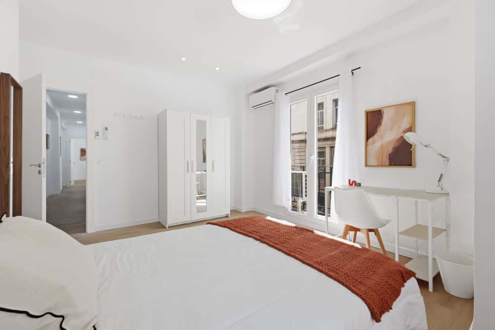 Soleada Habitación Doble Con Balcón En El Centro - 1