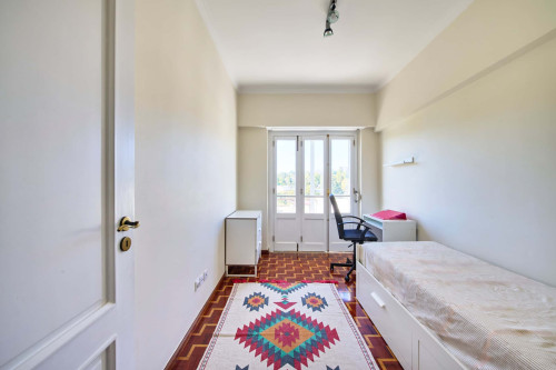 Bedroom in a 3-bedroom apartment in Lisbon