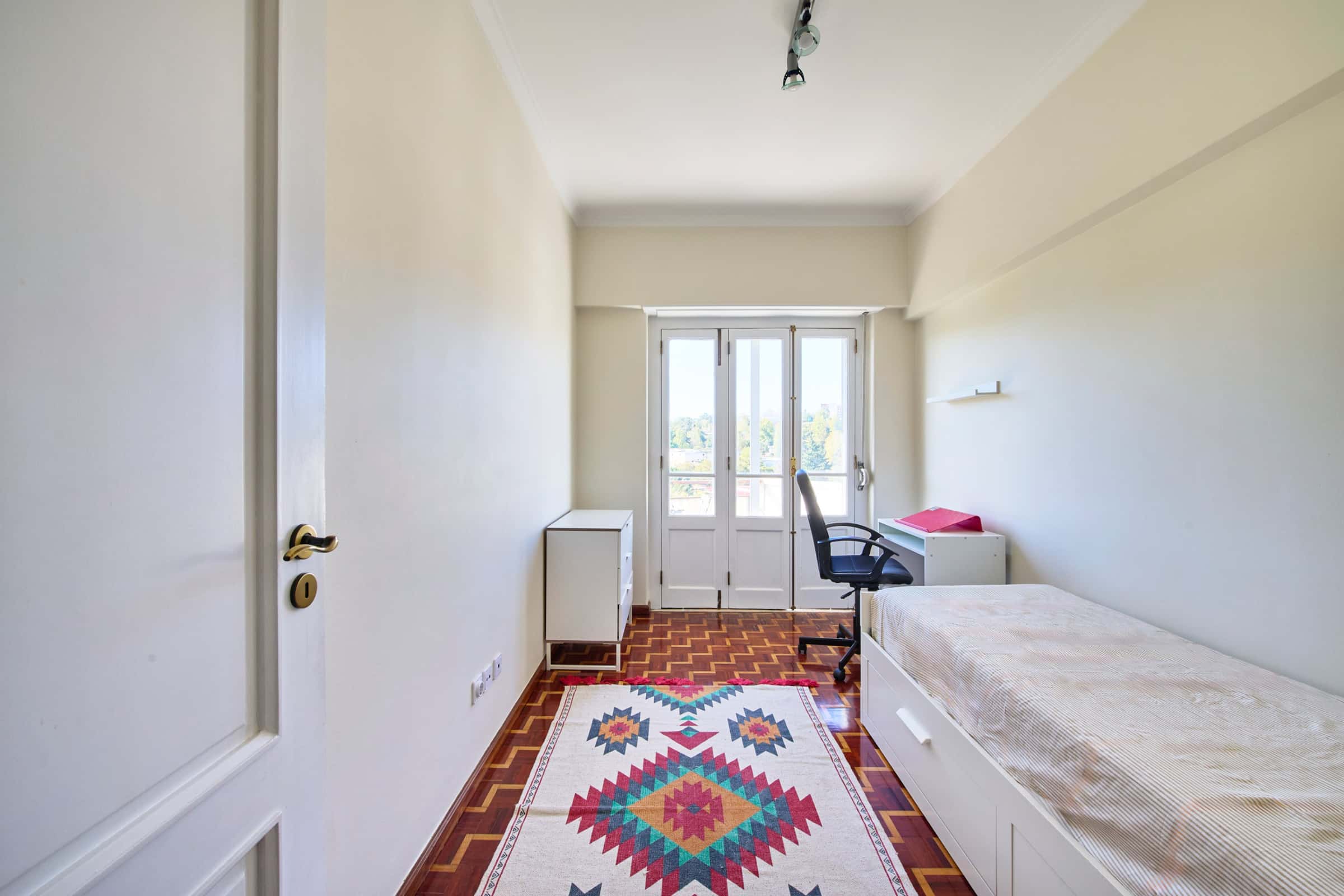 Bedroom In A 3-Bedroom Apartment In Lisbon - 1