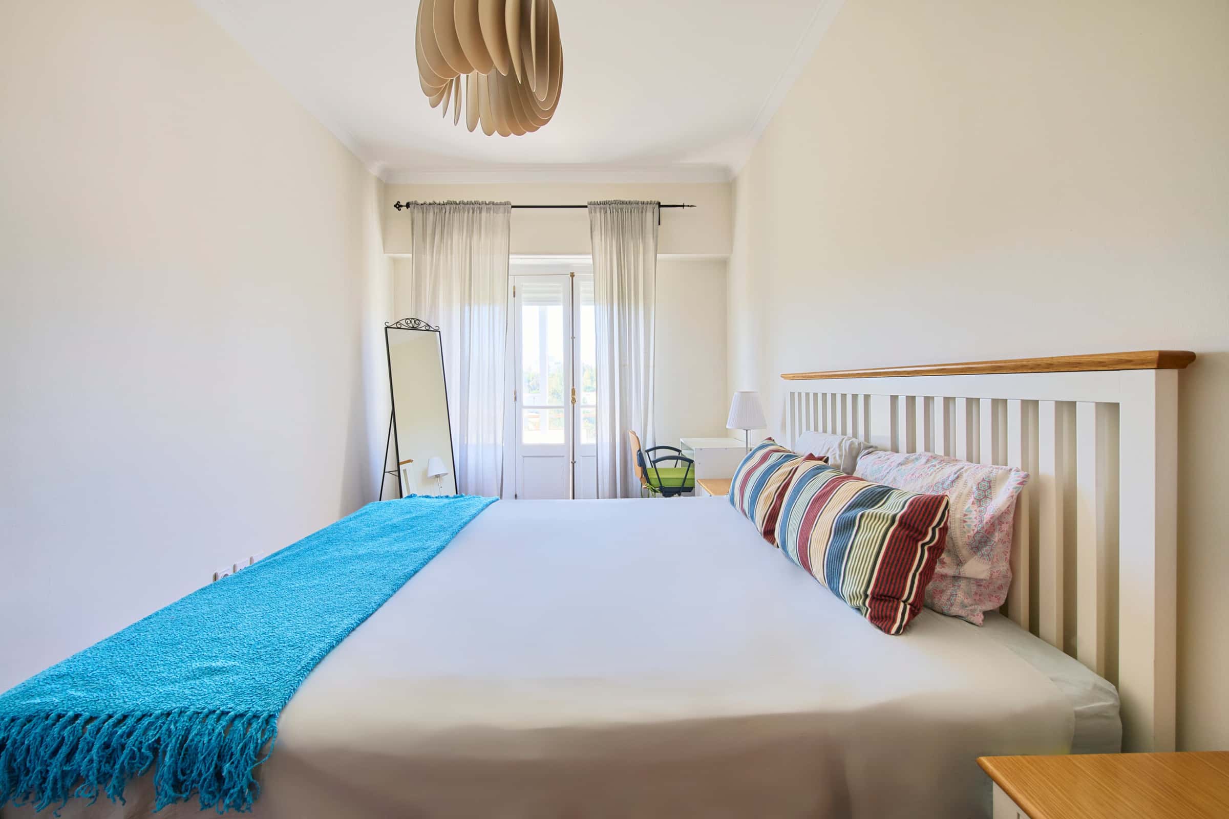 Bedroom In A 3-Bedroom Apartment In Lisbon - 1