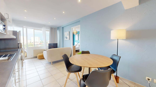 Room in Avenue Viviani, Lyon for 77 m² with 4 bedrooms
