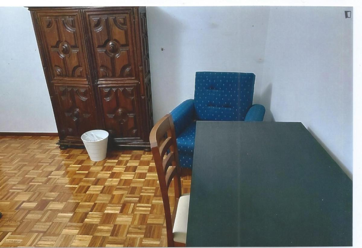 Comfy Double Bedroom Close To Monsanto National Forest Park - 2
