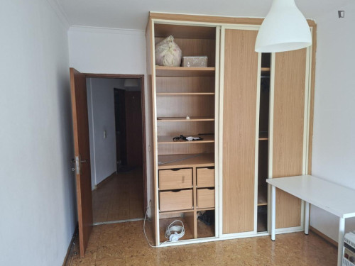 Cozy Double Bedroom close to Amadora Train Station - Gallery - 8