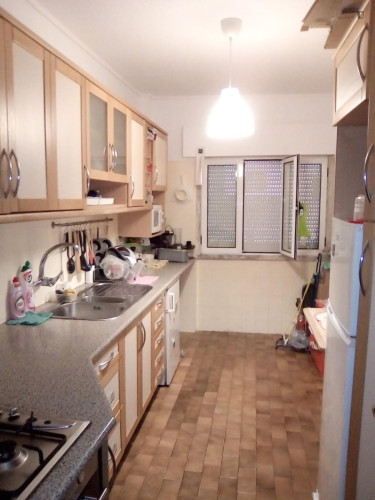 Cozy Double Bedroom close to Amadora Train Station - Gallery - 9