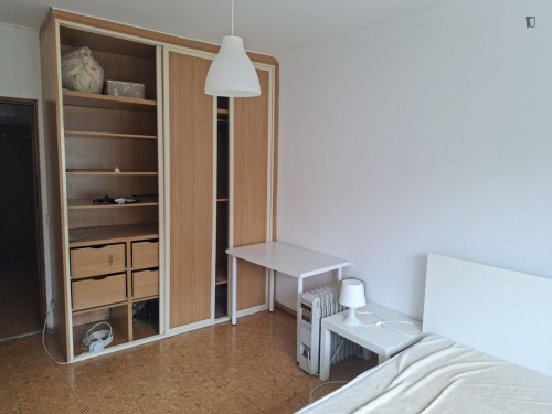 Cozy Double Bedroom close to Amadora Train Station - Gallery - 6