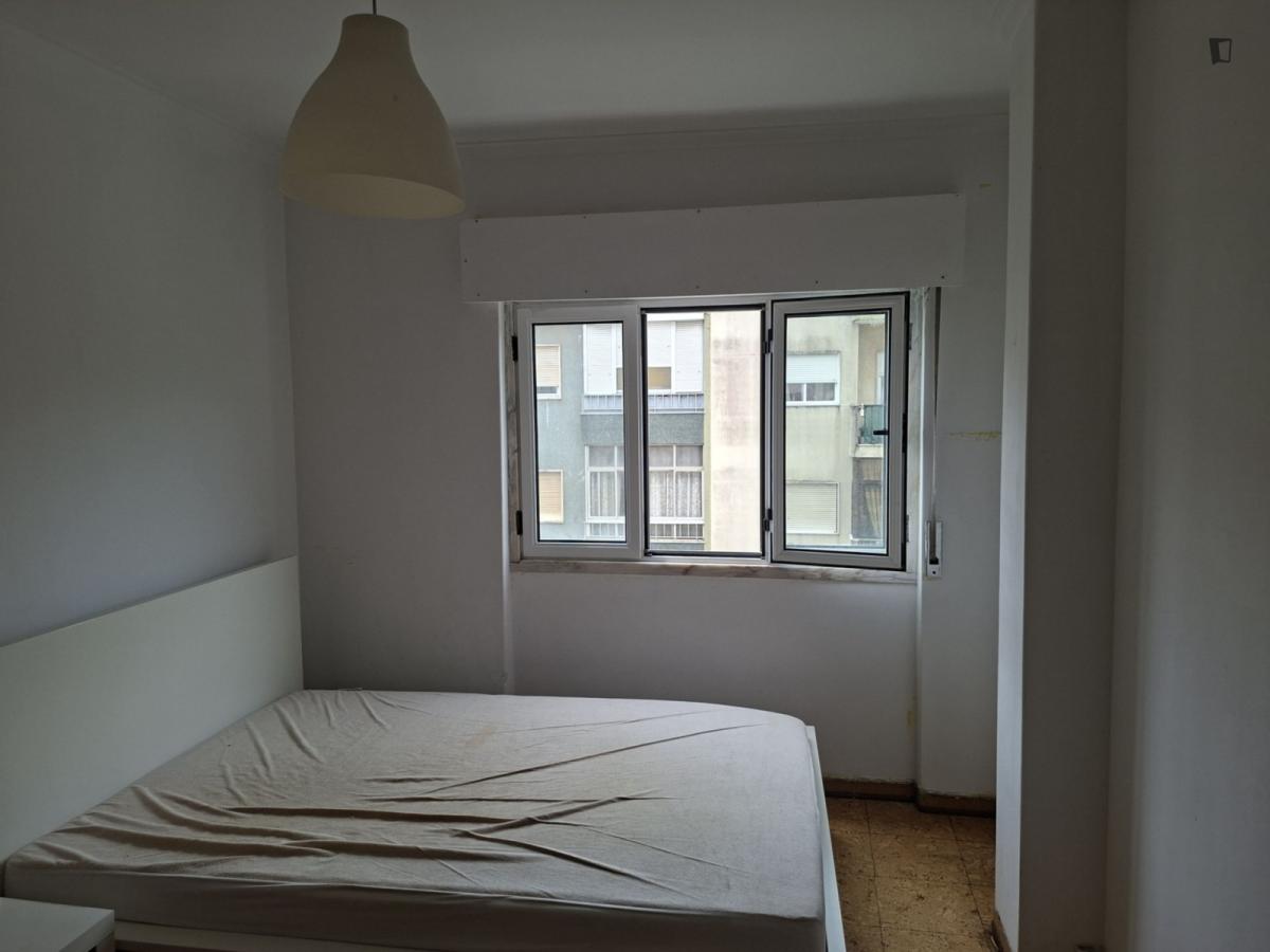 Cozy Double Bedroom Close To Amadora Train Station - 8