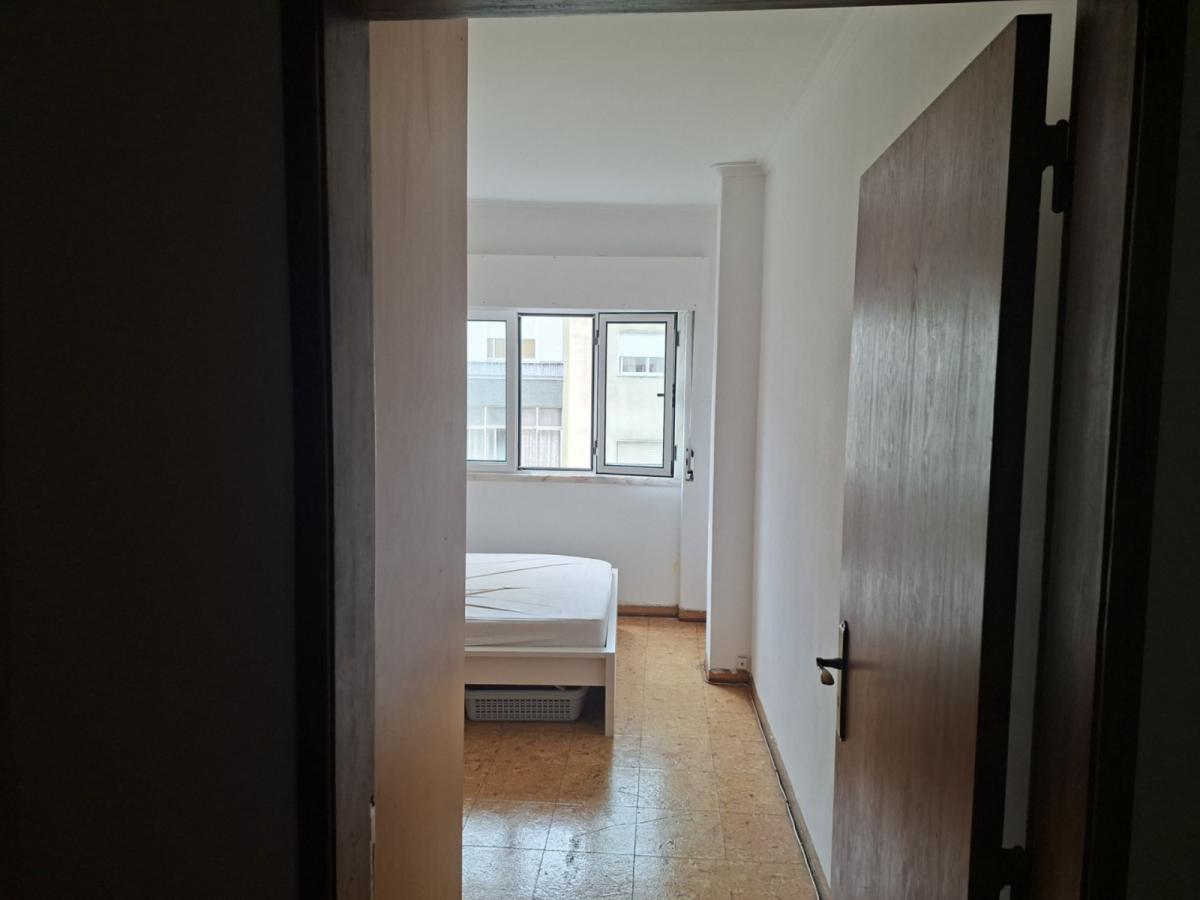 Cozy Double Bedroom Close To Amadora Train Station - 7