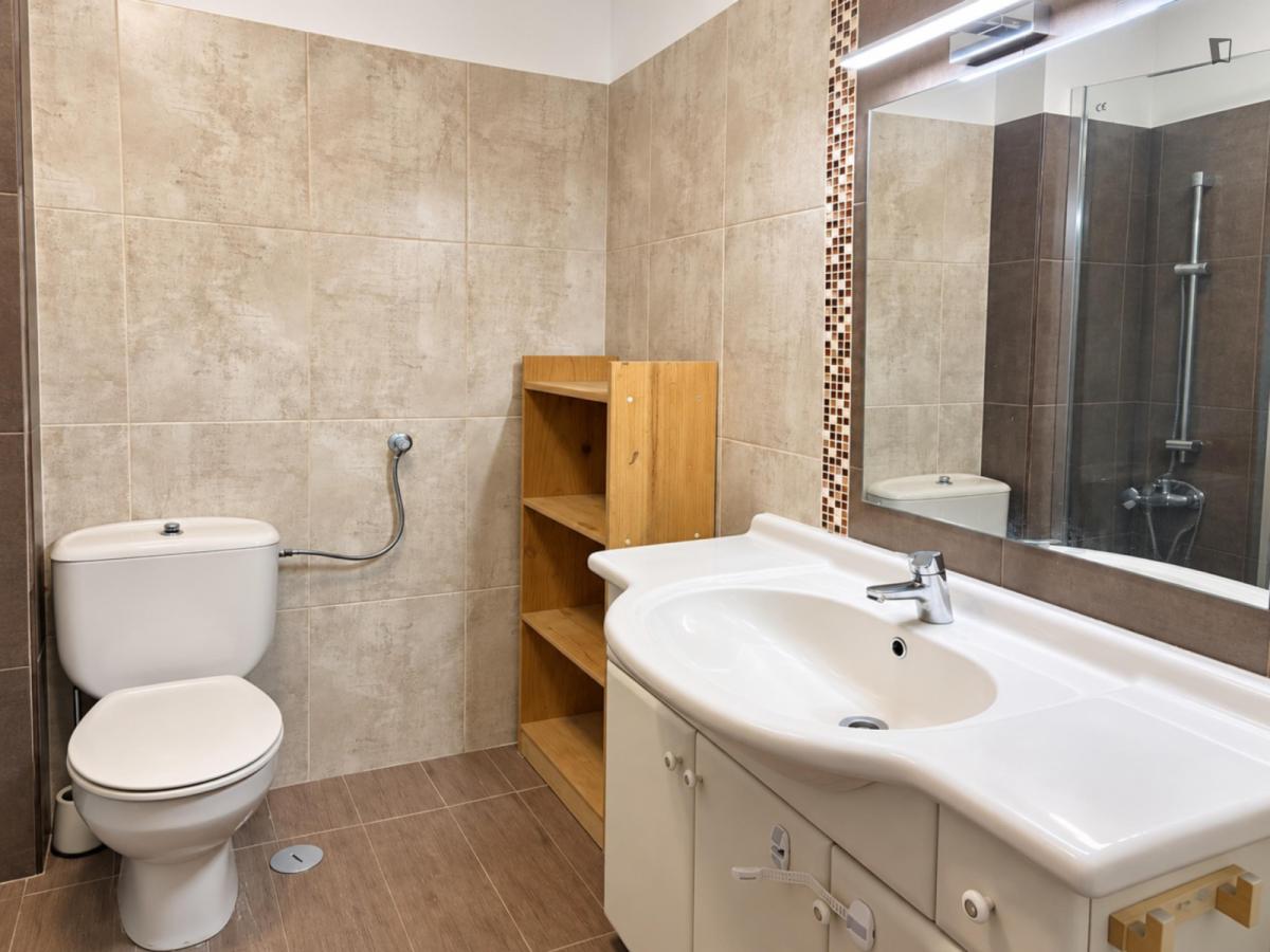 Luminous 2 Bedroom Apartment With A Balcony Close To Atlantic - University Higher Institution - 7