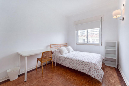 Prime Double Bedroom close to University of Lisbon - Gallery - 3