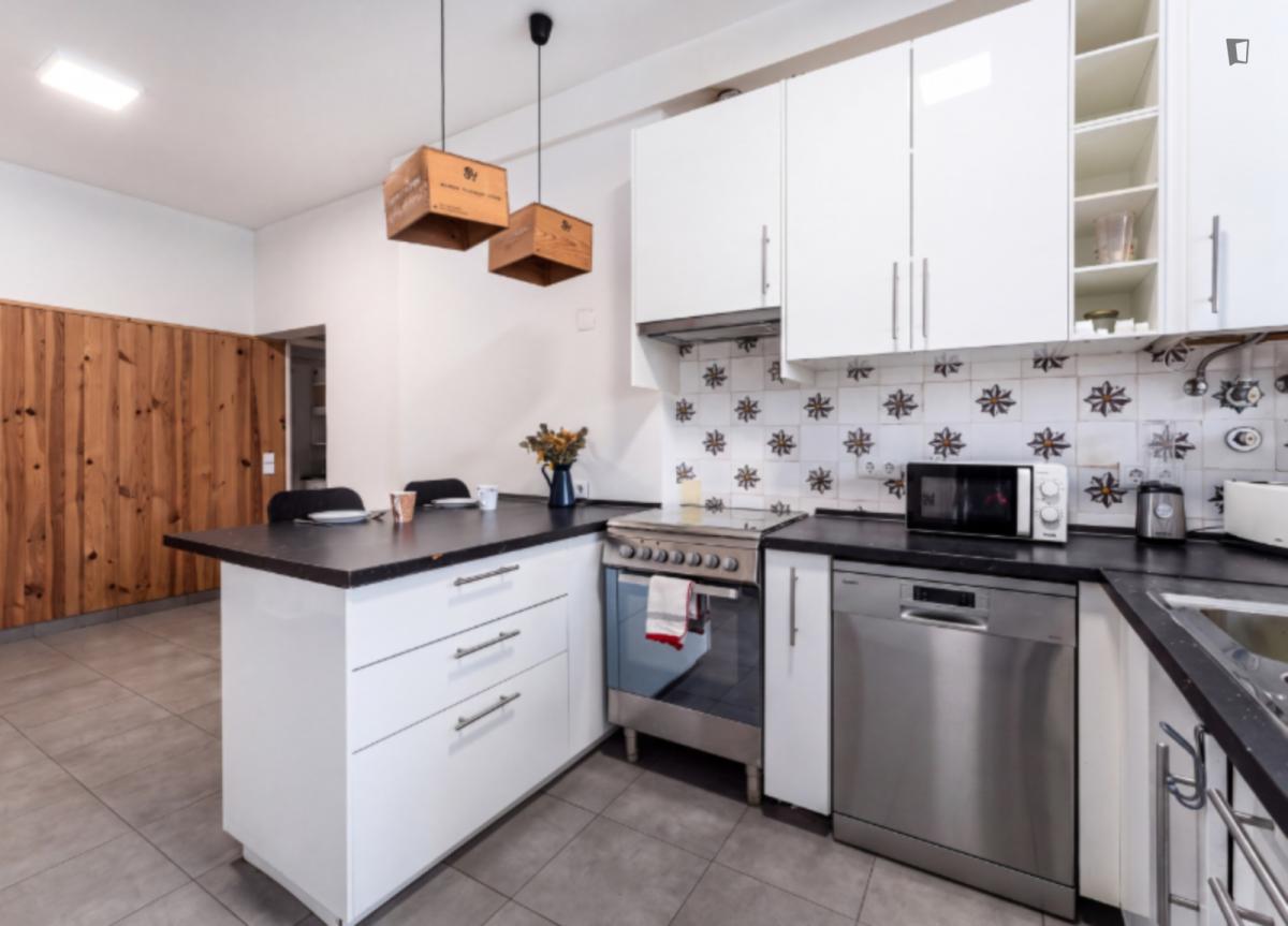 Prime Double Bedroom Close To University Of Lisbon - 6