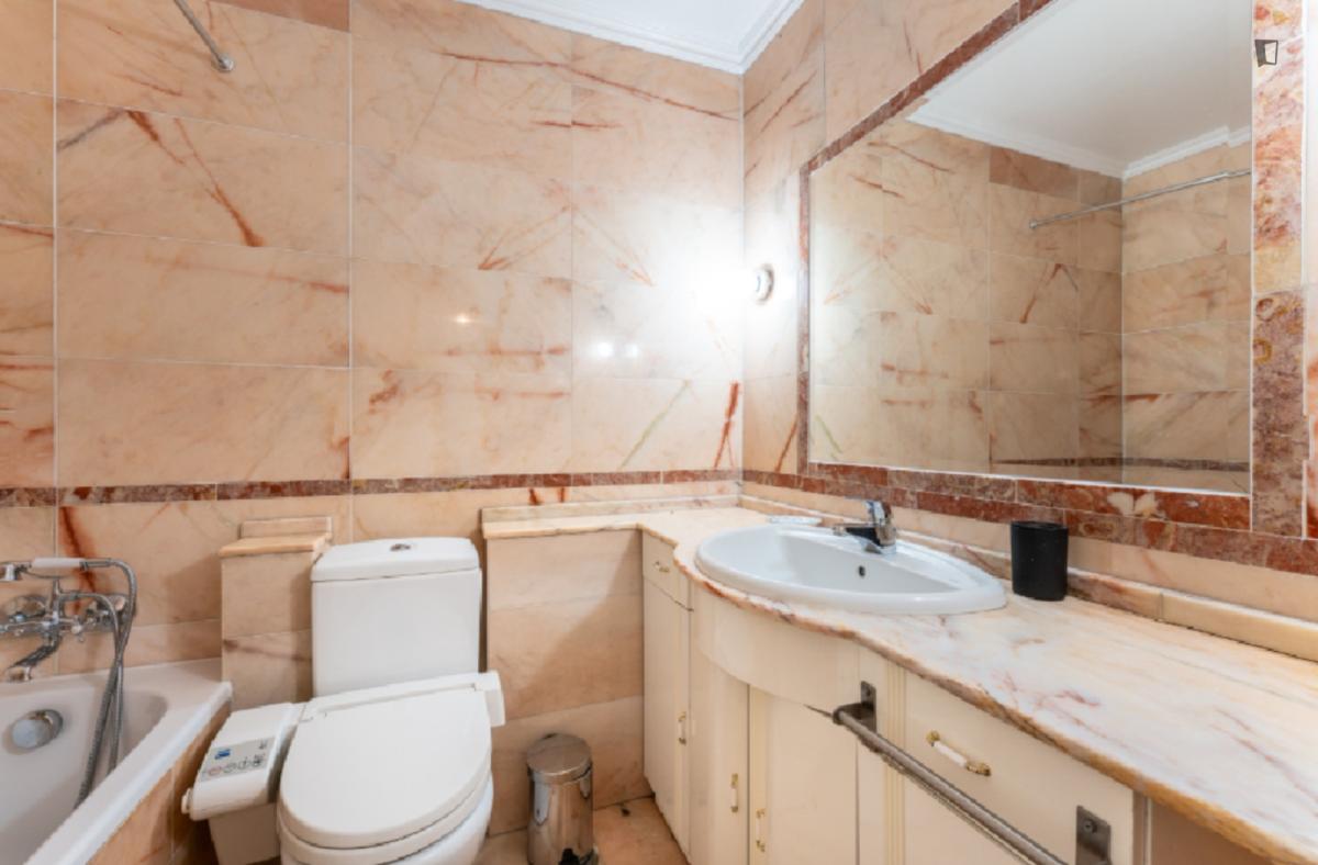 Prime Double Bedroom Close To University Of Lisbon - 1