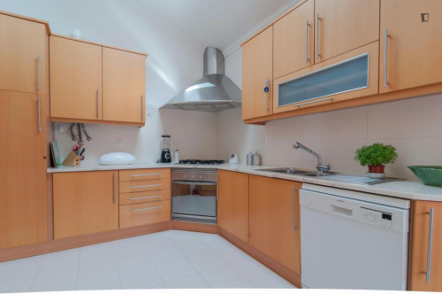 Lovely bedroom in comfy apartment in Estoril - Gallery - 15