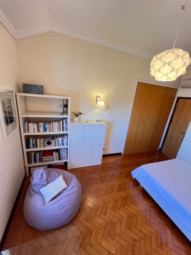 Lovely bedroom in comfy apartment in Estoril - Gallery - 21