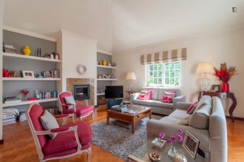 Lovely bedroom in comfy apartment in Estoril - Gallery - 19