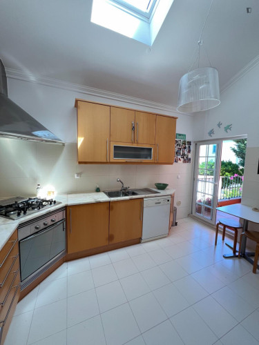 Lovely bedroom in comfy apartment in Estoril