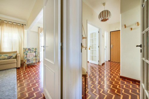 Inviting single bedroom with a balcony, in Lumiar - Gallery - 10