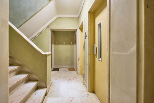 Inviting single bedroom with a balcony, in Lumiar - Gallery - 20