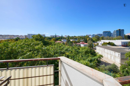 Inviting single bedroom with a balcony, in Lumiar - Gallery - 34